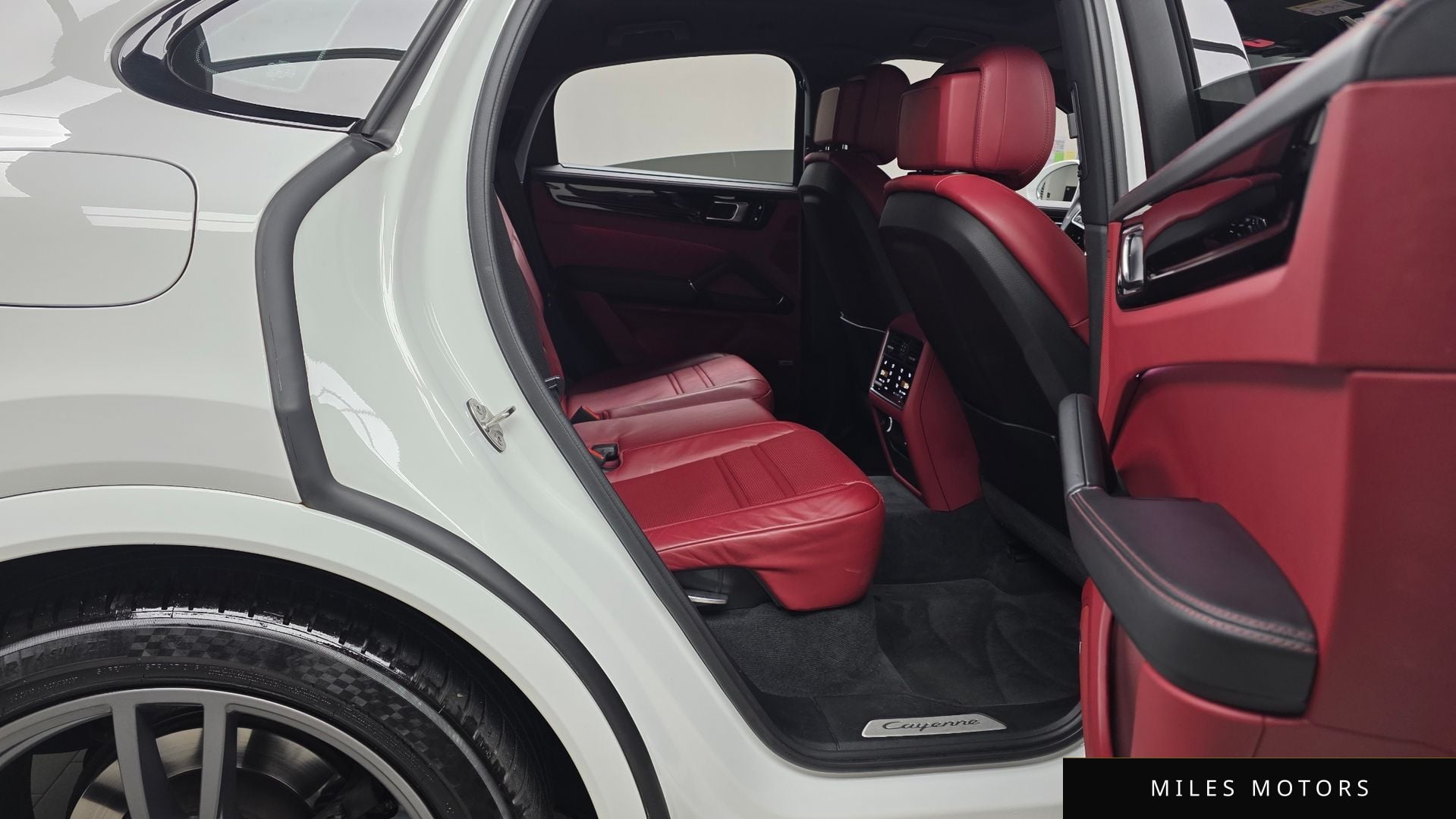 Porsche Cayenne 2021 — миниатюра 12