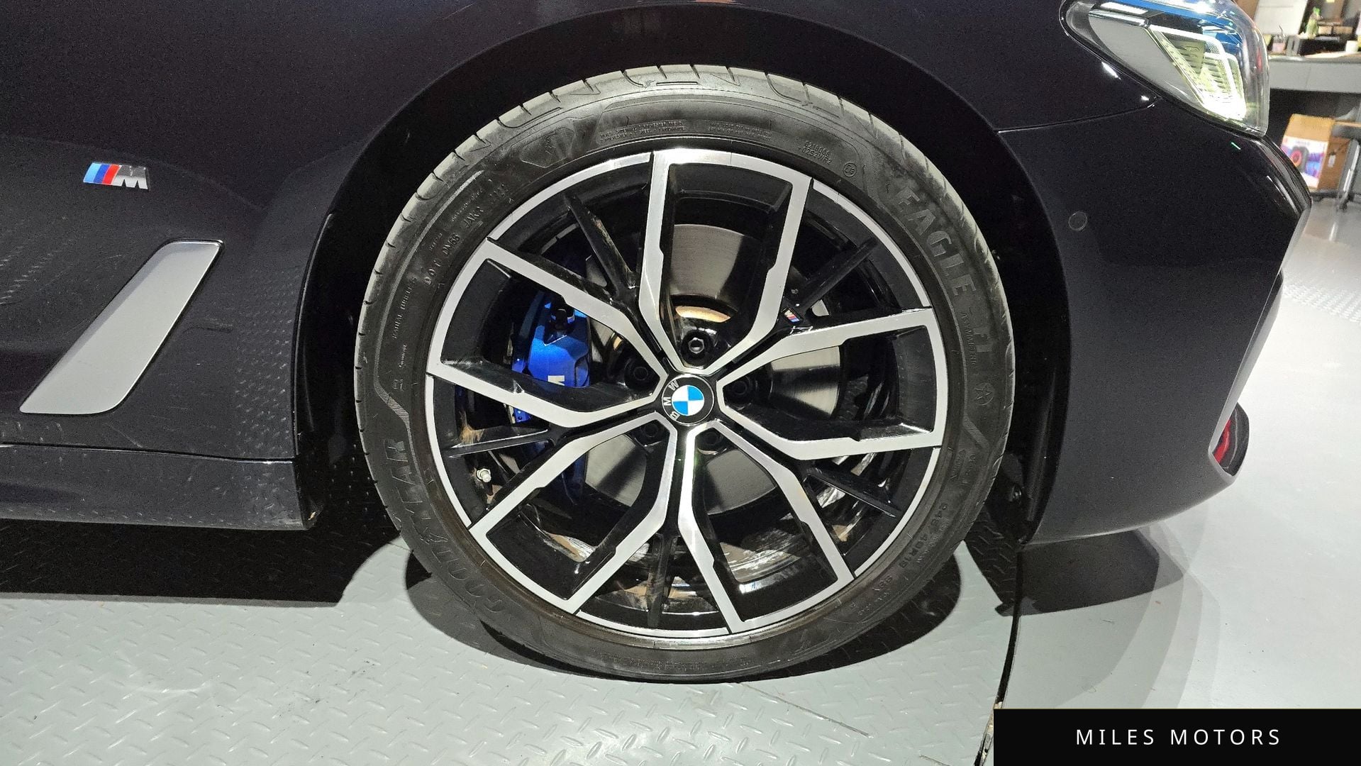 BMW 5 Series (G30) 2023 — миниатюра 5