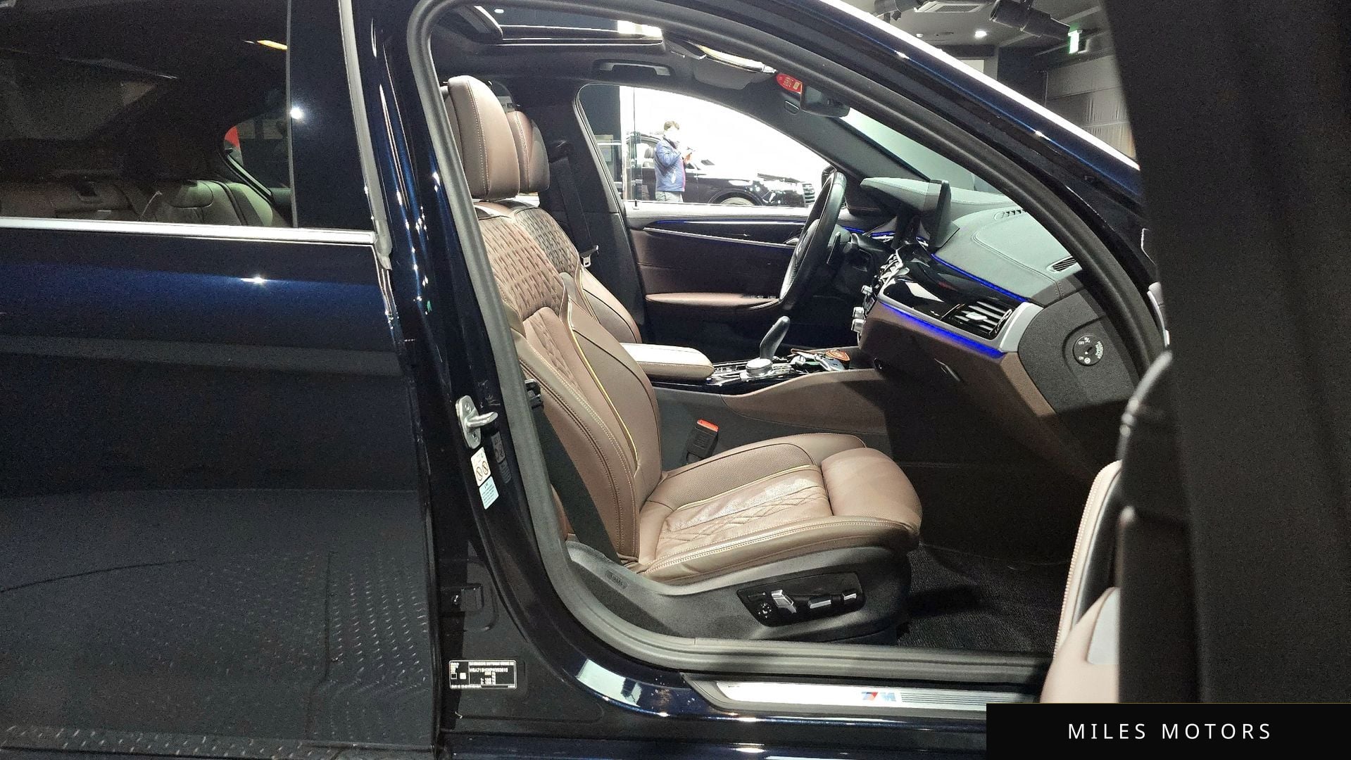 BMW 5 Series (G30) 2023 — миниатюра 11
