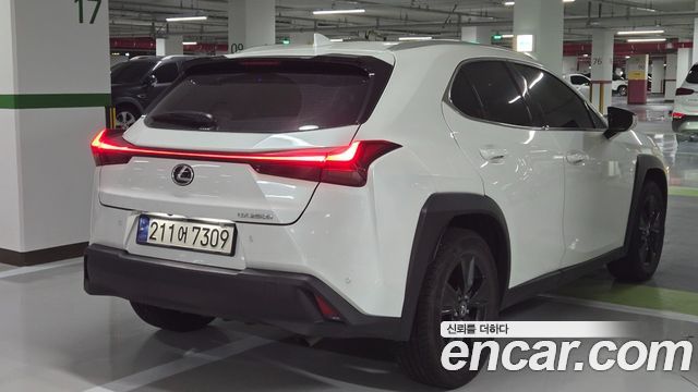 Лексус UX250h 2024 — миниатюра 2