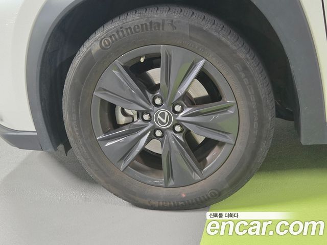 Лексус UX250h 2024 — миниатюра 5