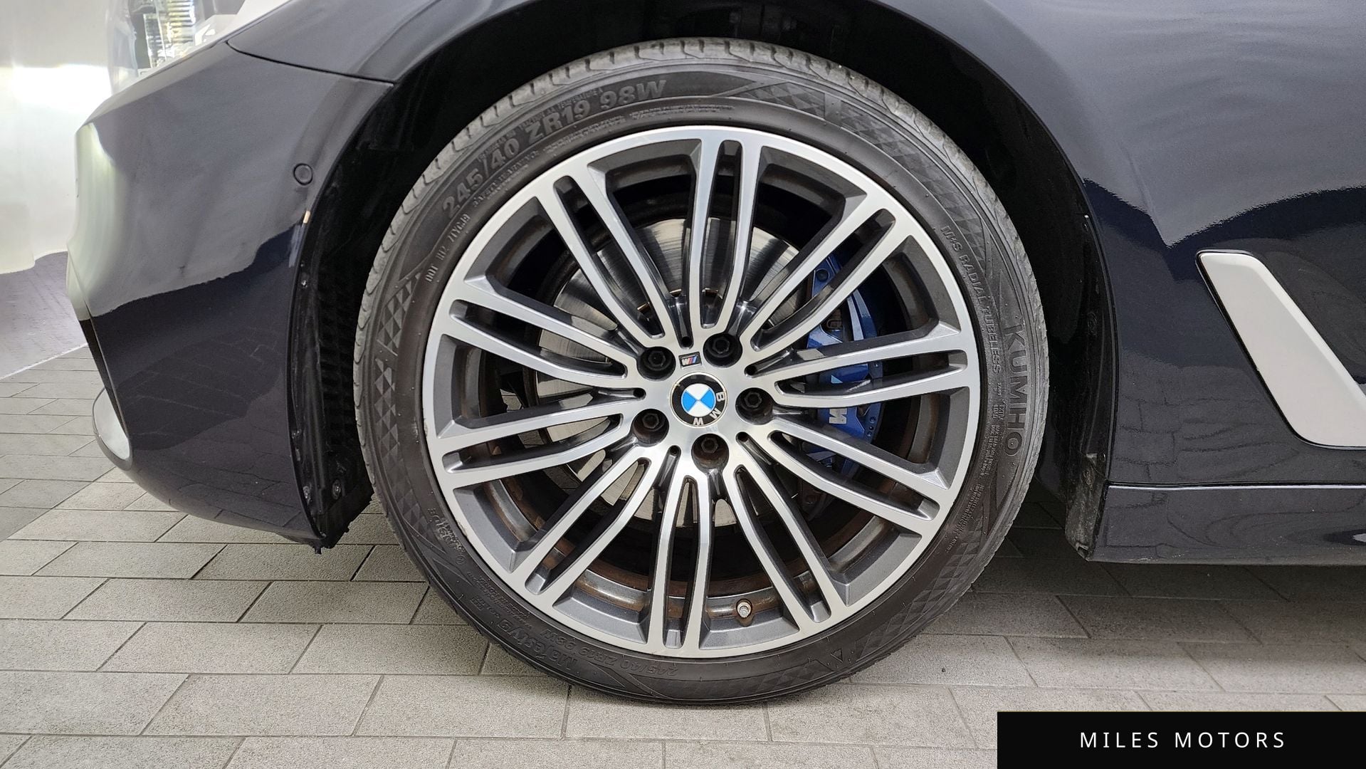 BMW 5 Series (G30) 2018 — миниатюра 5