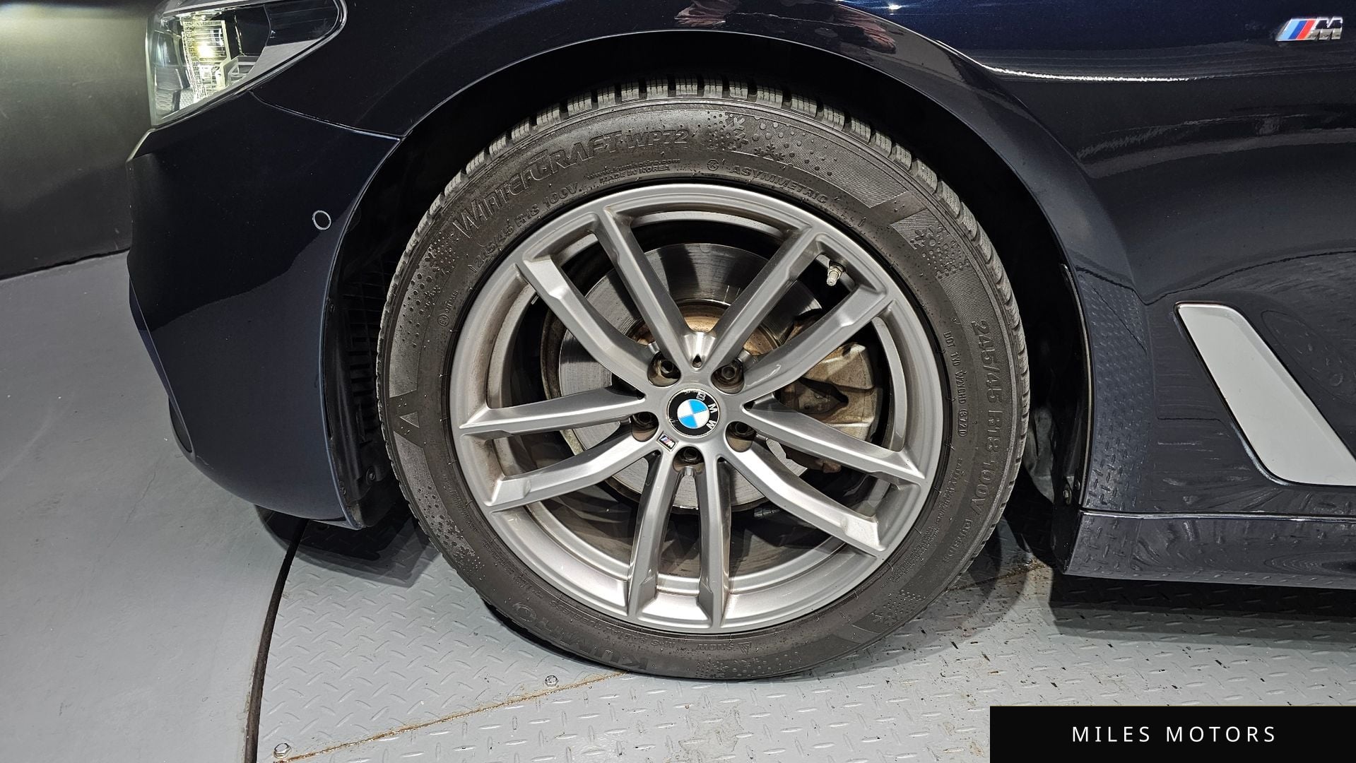 BMW 5 Series (G30) 2020 — миниатюра 5