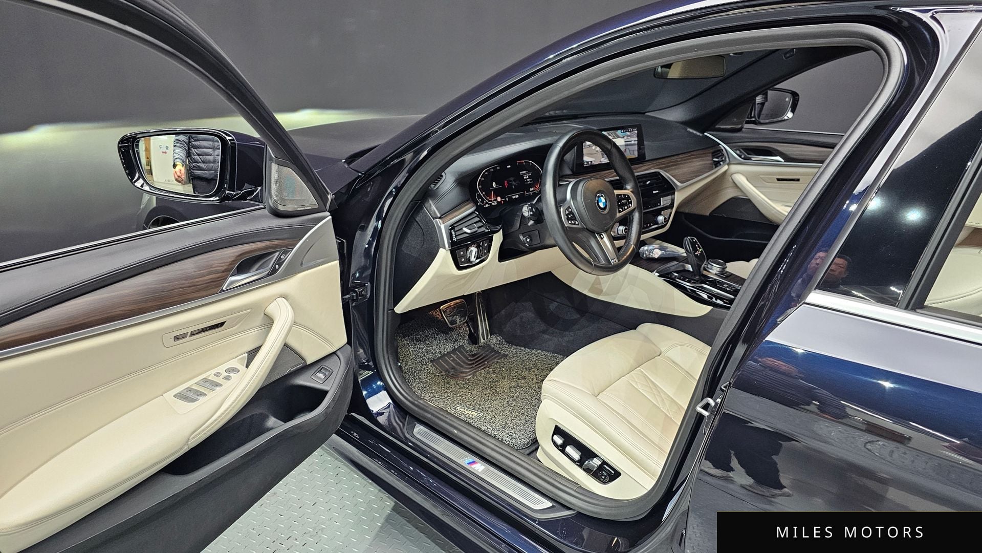 BMW 5 Series (G30) 2020 — миниатюра 11