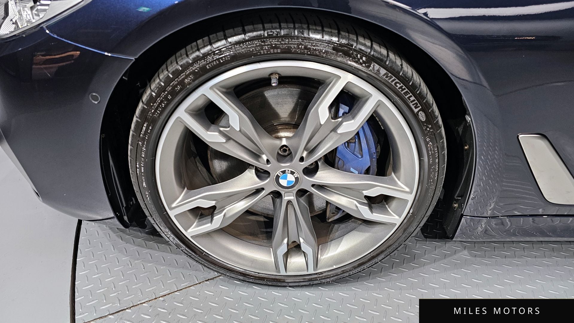BMW 5 Series (G30) 2018 — миниатюра 5