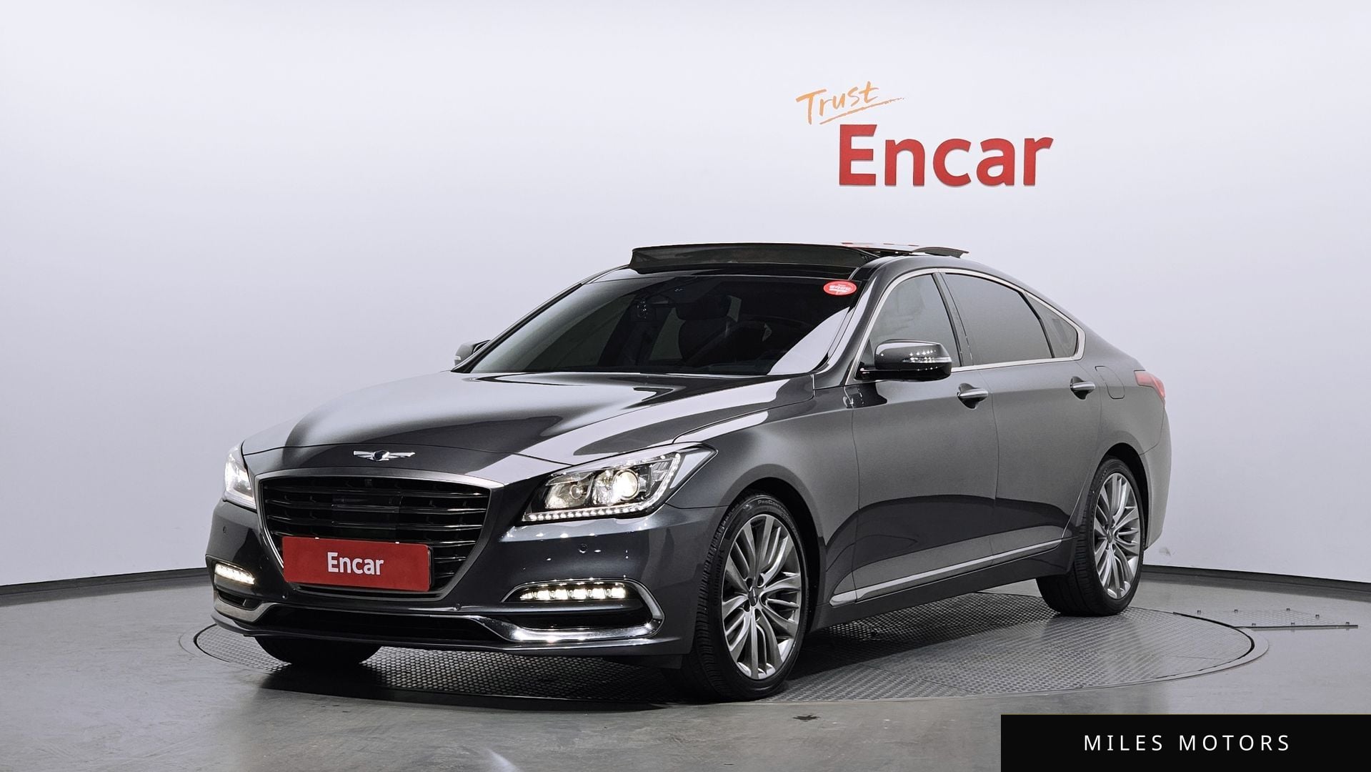 Genesis G80 2017 — фото 1 из 12