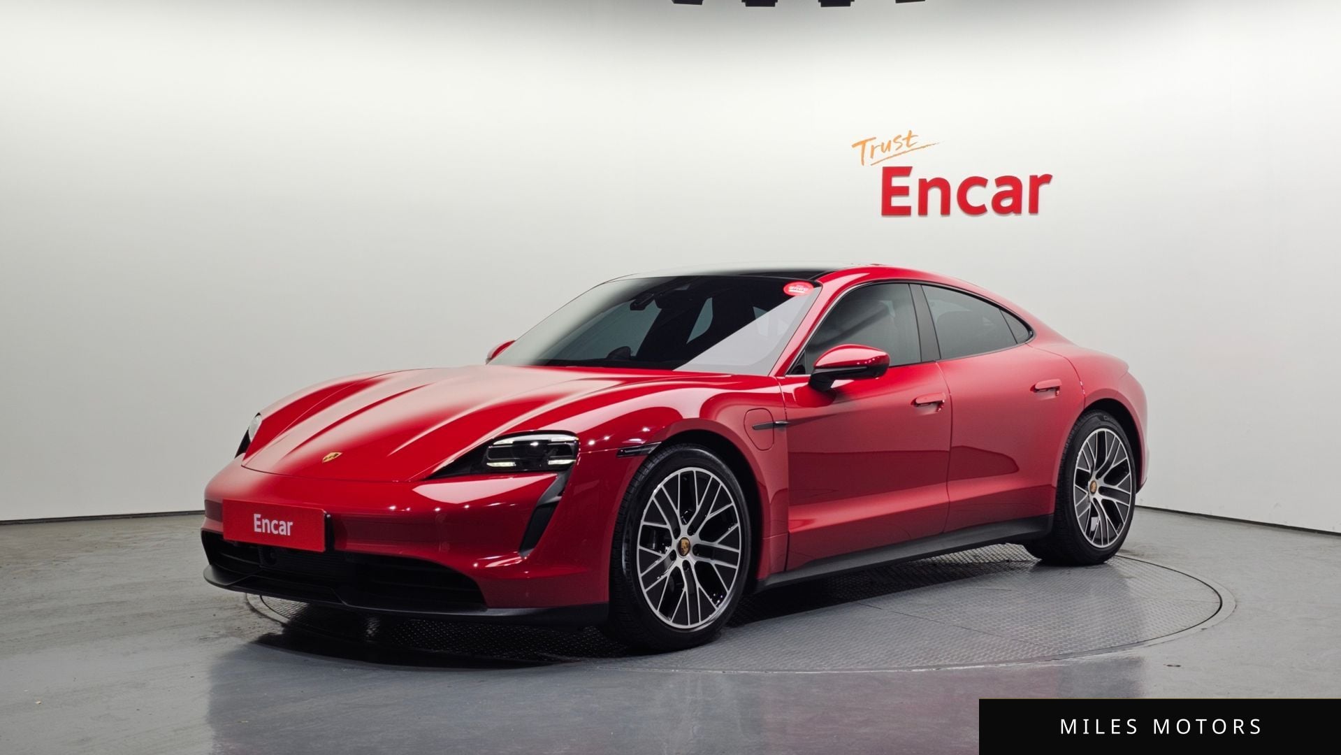 Porsche Taycan 2023 — фото 1 из 12