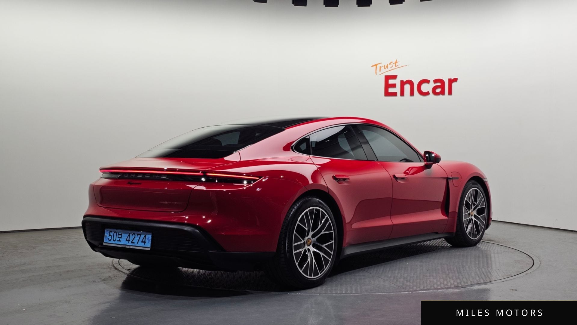 Porsche Taycan 2023 — миниатюра 2
