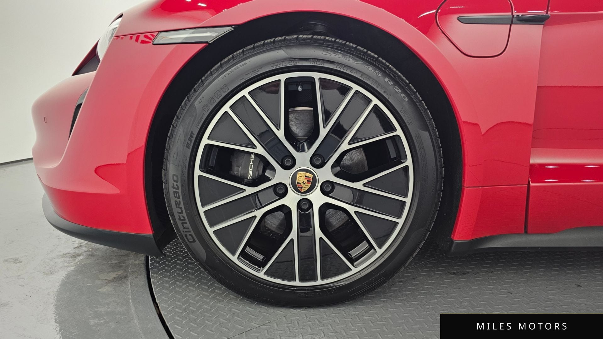 Porsche Taycan 2023 — миниатюра 5