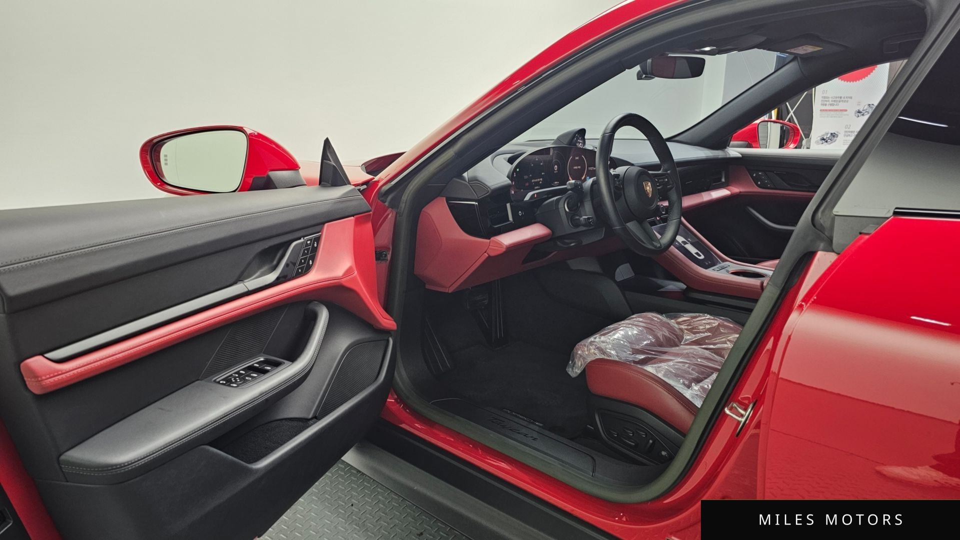 Porsche Taycan 2023 — миниатюра 10