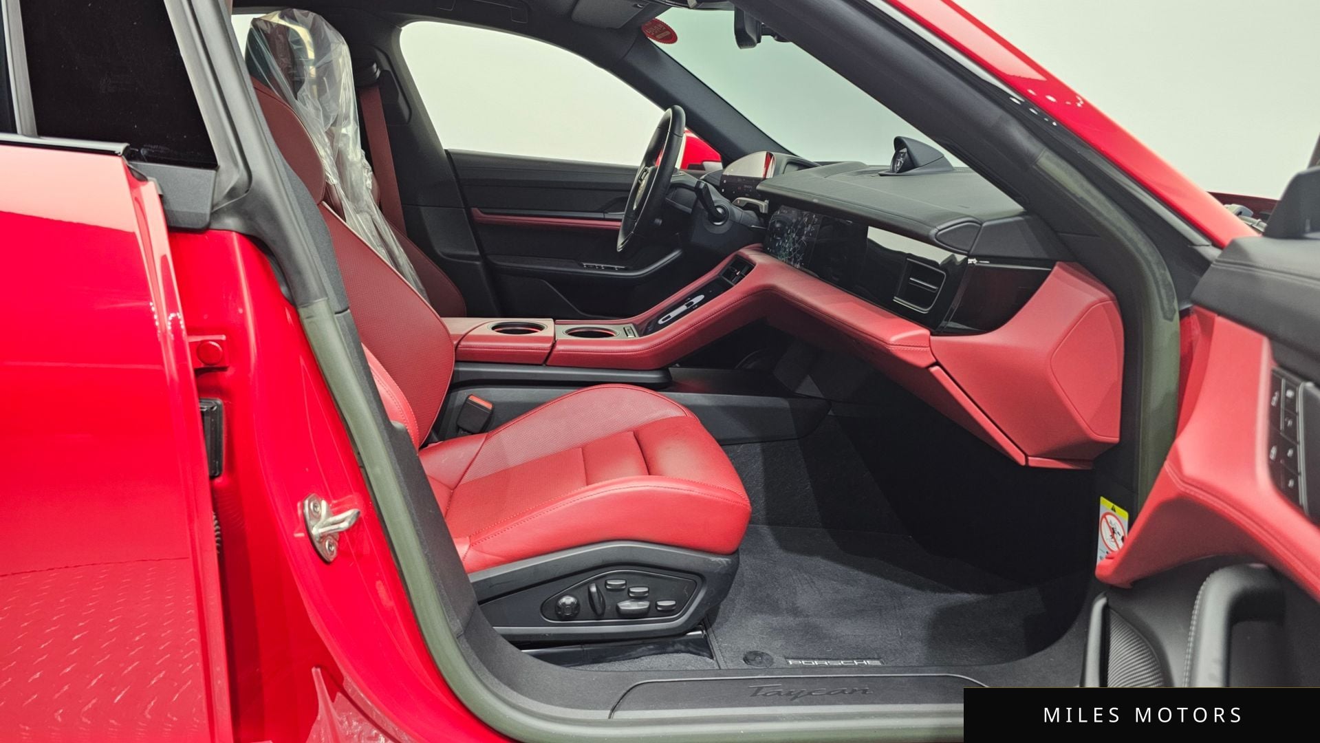 Porsche Taycan 2023 — миниатюра 11