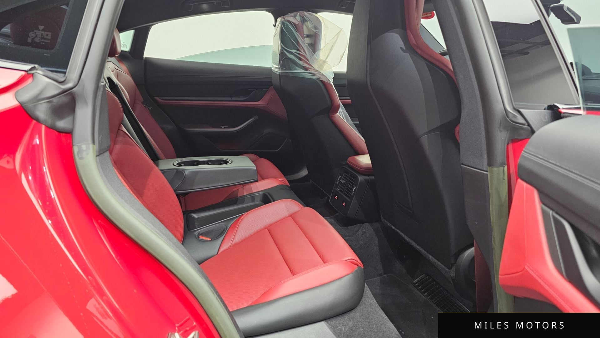 Porsche Taycan 2023 — миниатюра 12