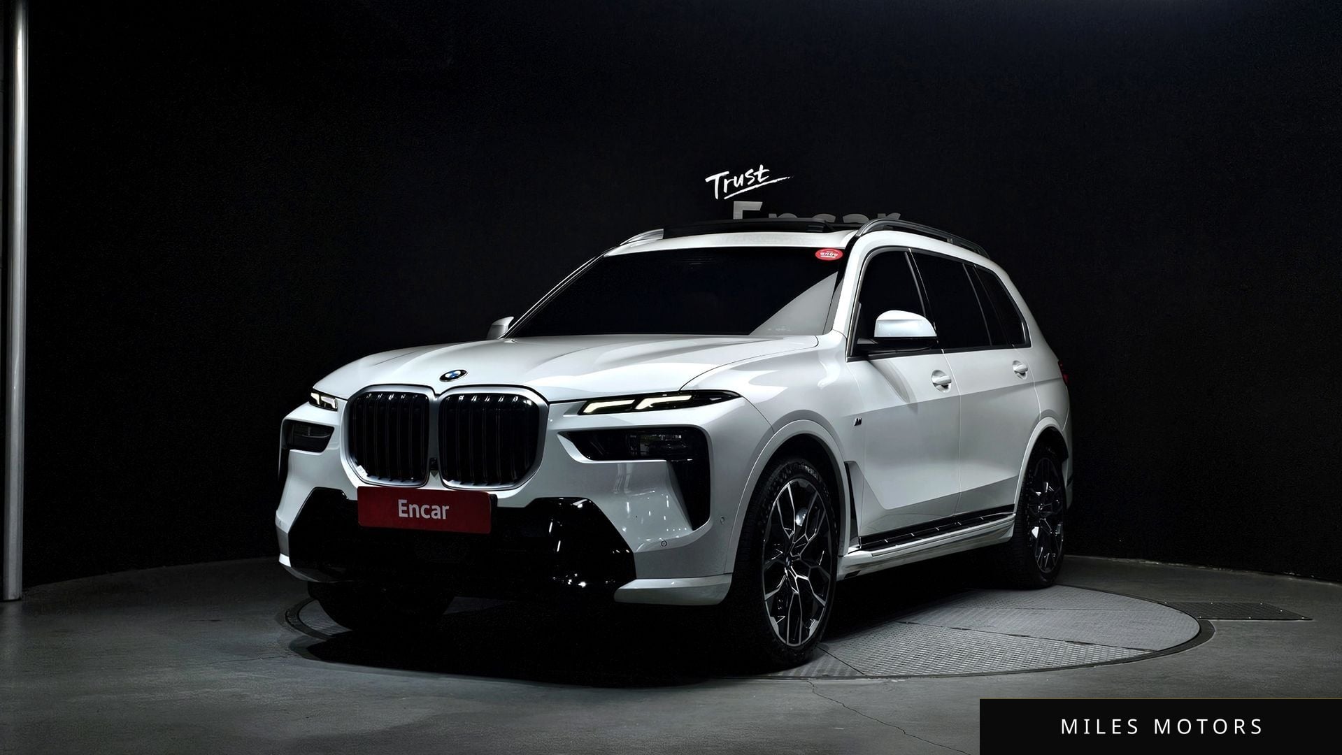 BMW X7 (G07) 2024 — фото 1 из 12