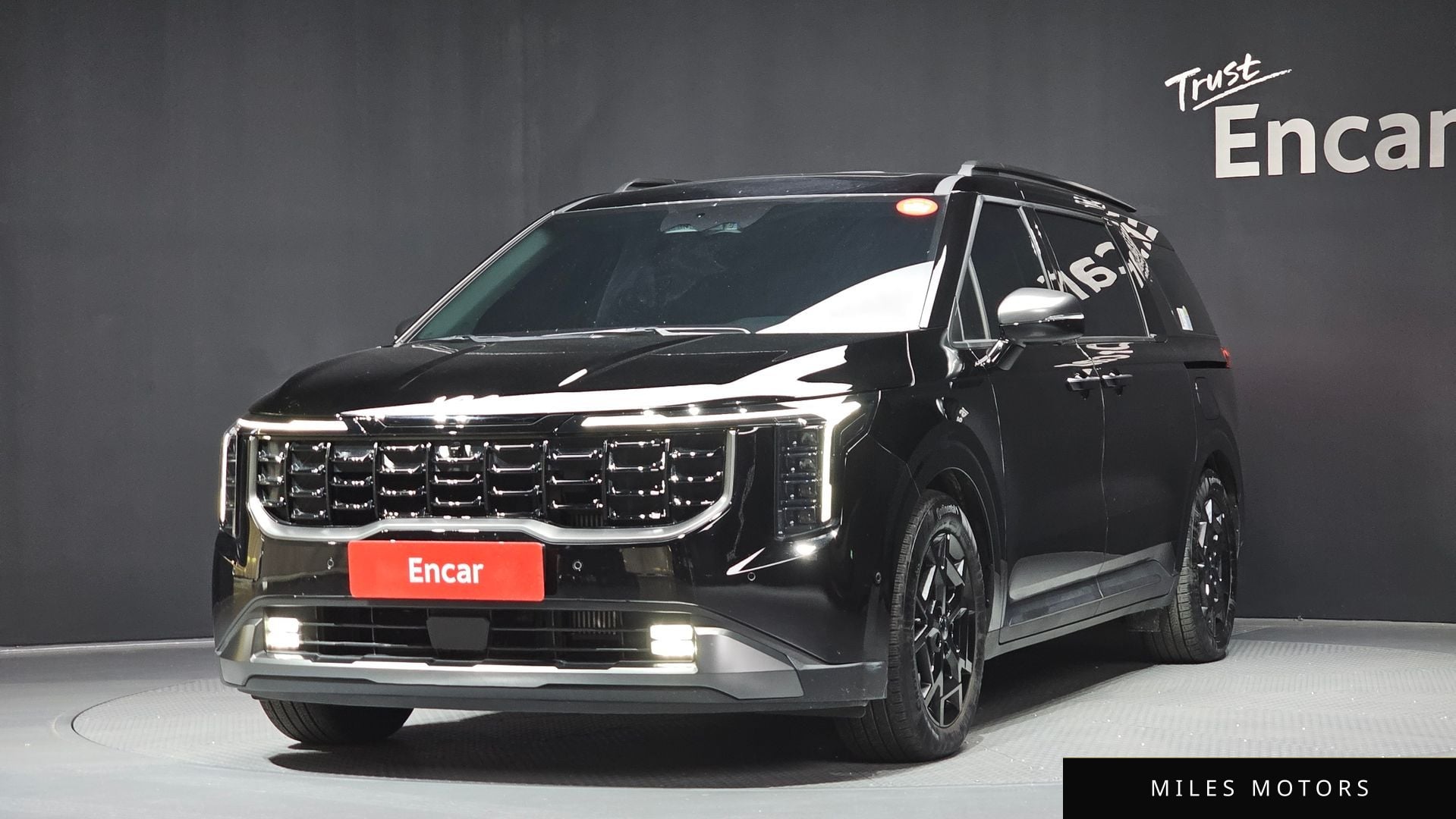 Kia Canival 2025 — фото 1 из 12