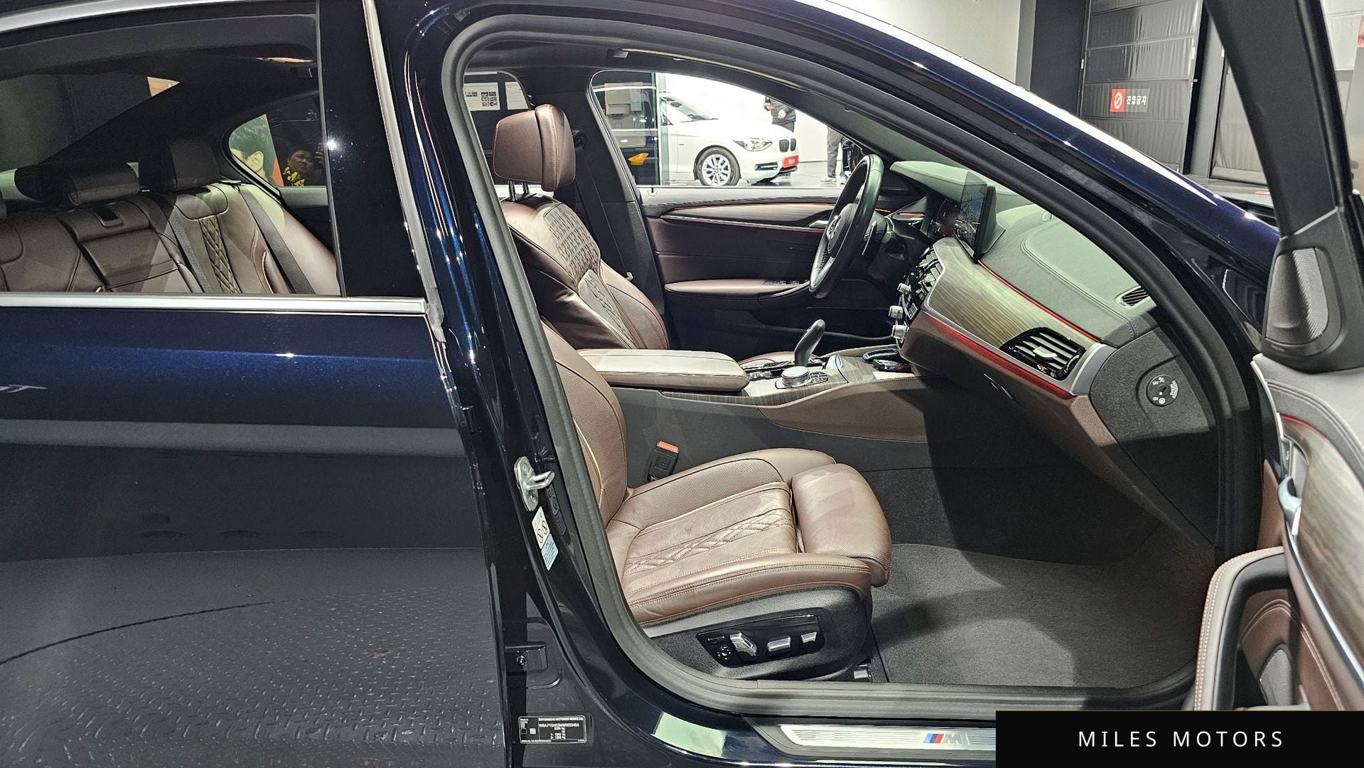 BMW 5 Series (G30) 2021 — миниатюра 10