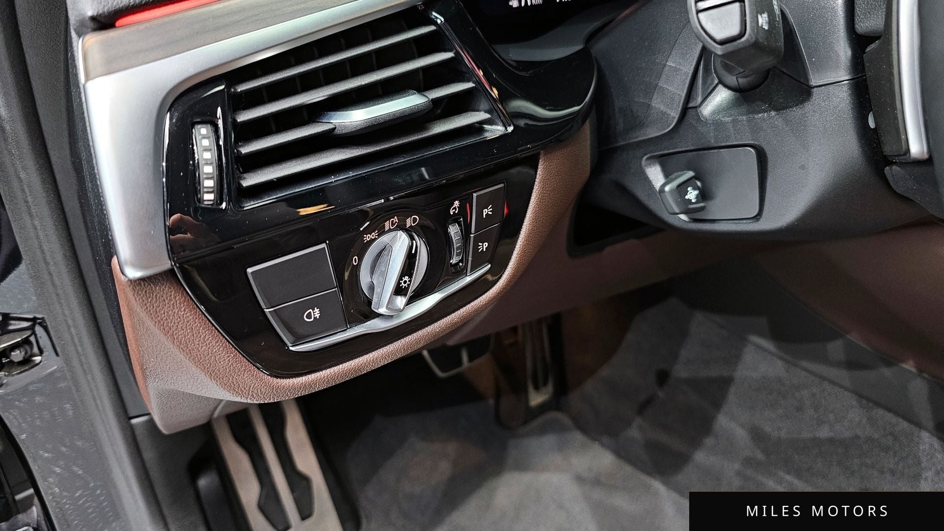 BMW 5 Series (G30) 2021 — миниатюра 16