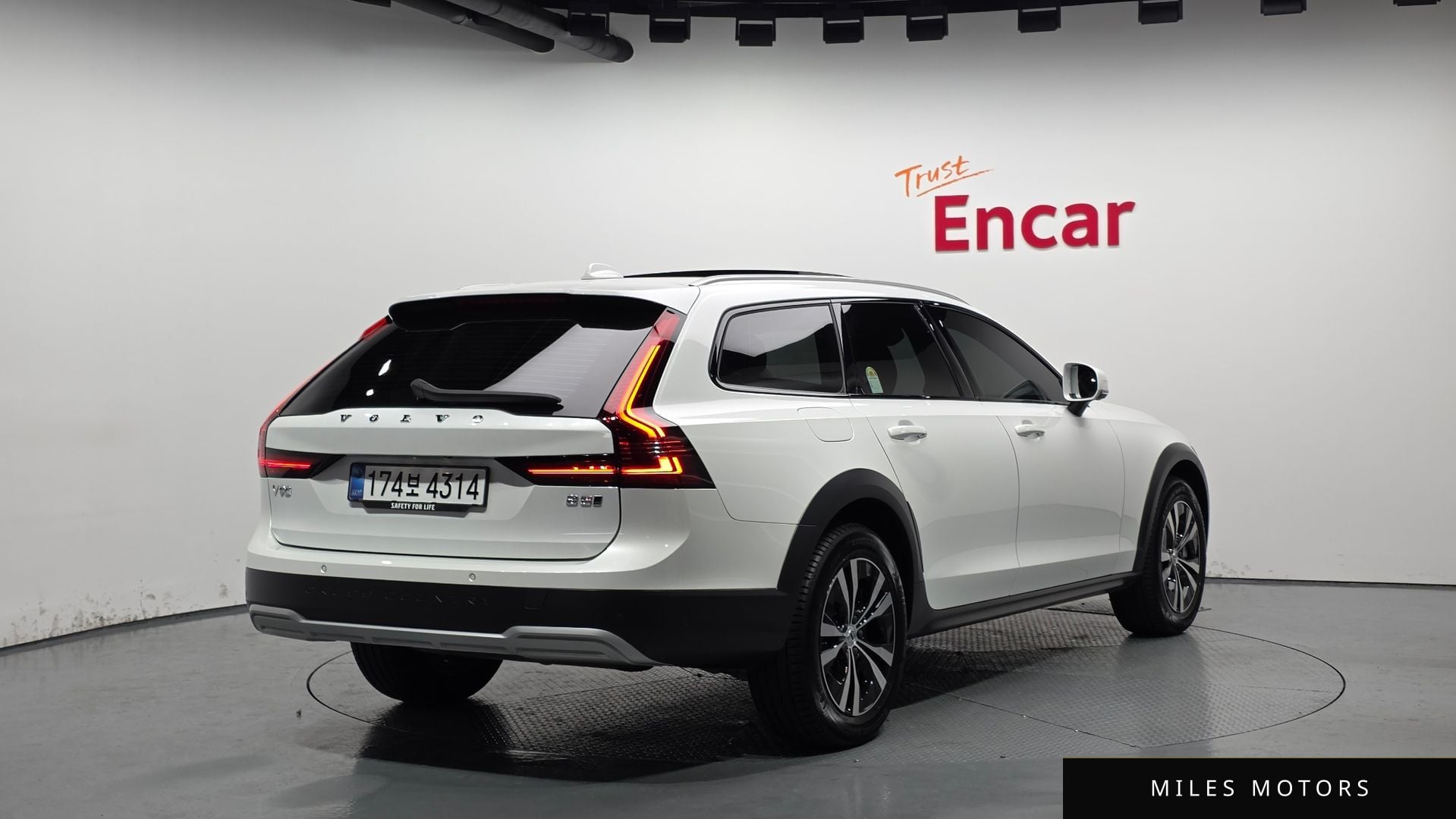 Volvo V90 크로스컨트리 2025 — миниатюра 2