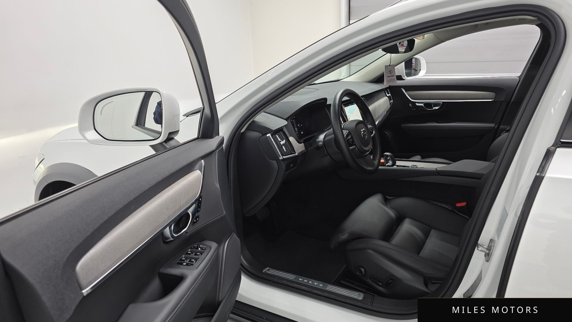 Volvo V90 크로스컨트리 2025 — миниатюра 11