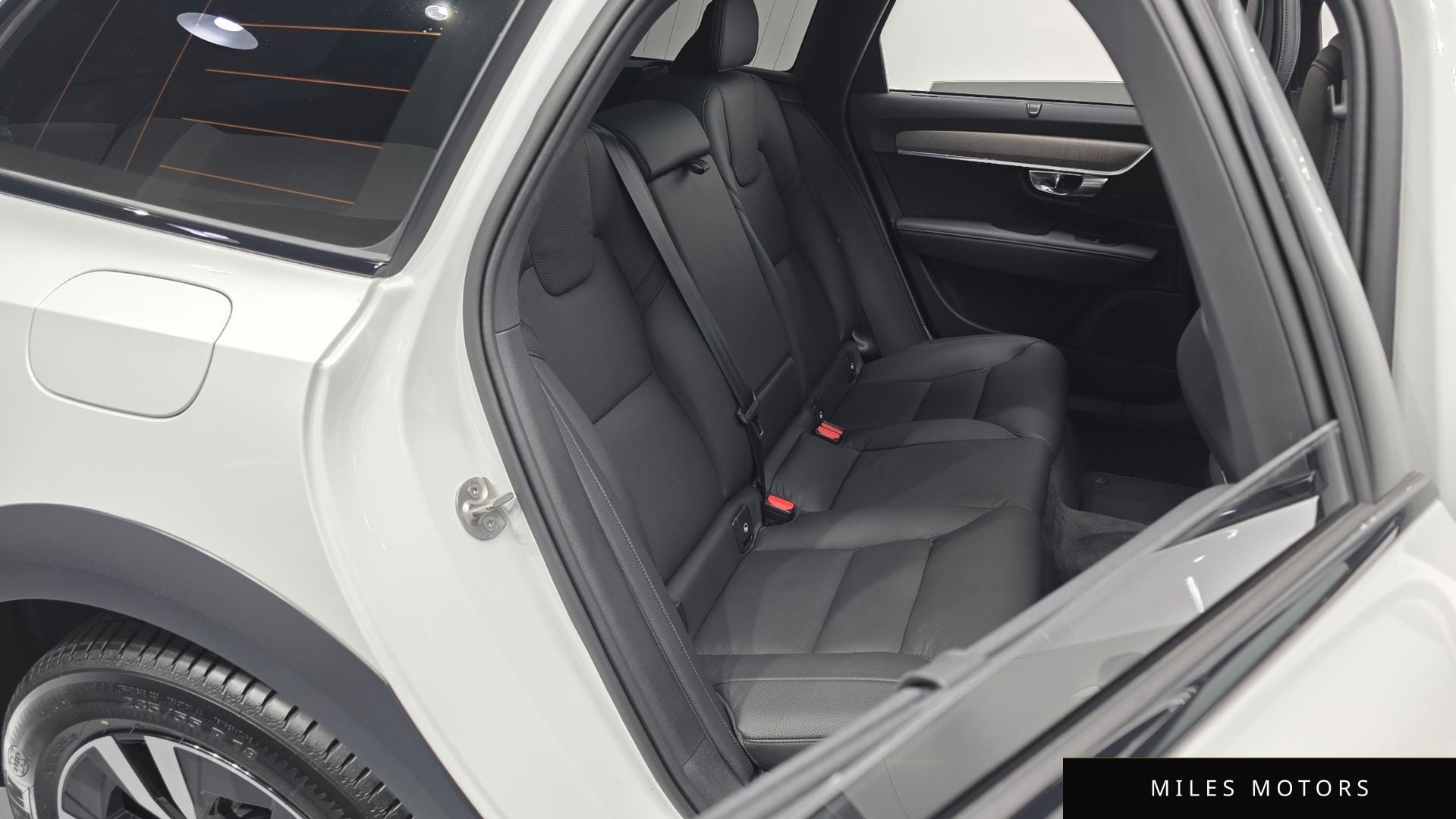 Volvo V90 크로스컨트리 2025 — миниатюра 12