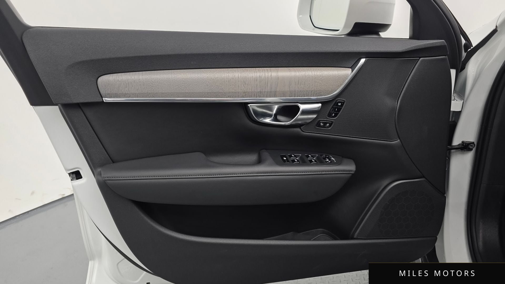 Volvo V90 크로스컨트리 2025 — миниатюра 18