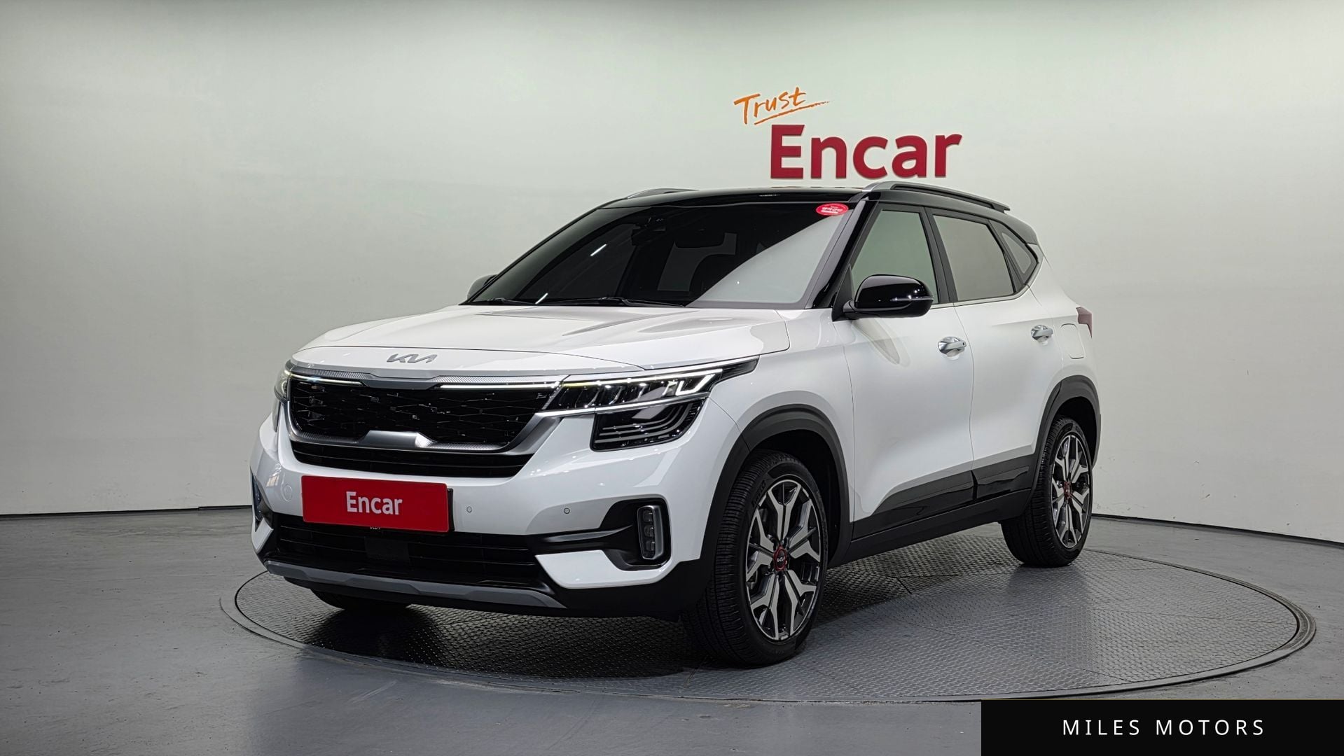 Kia Seltos 2023 — фото 1 из 12