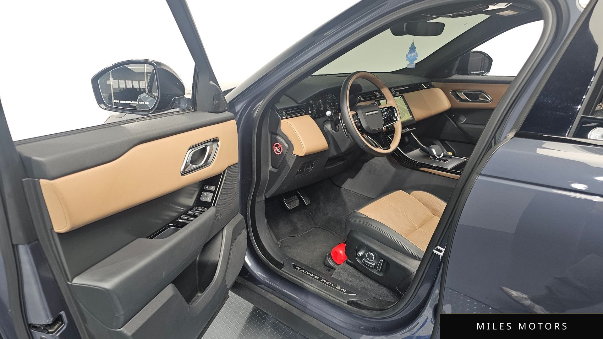 Land Rover 레인지로버 벨라 2025 — миниатюра 9