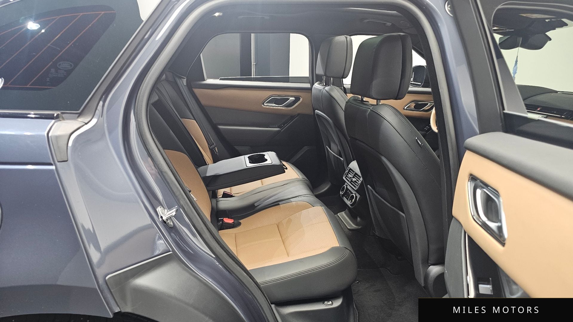 Land Rover 레인지로버 벨라 2025 — миниатюра 12