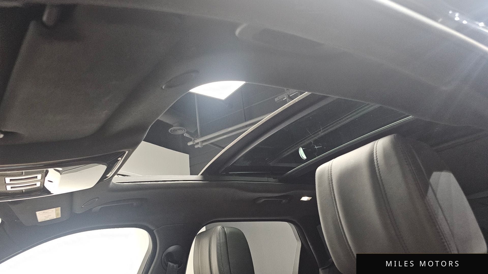 Land Rover 레인지로버 벨라 2025 — миниатюра 19