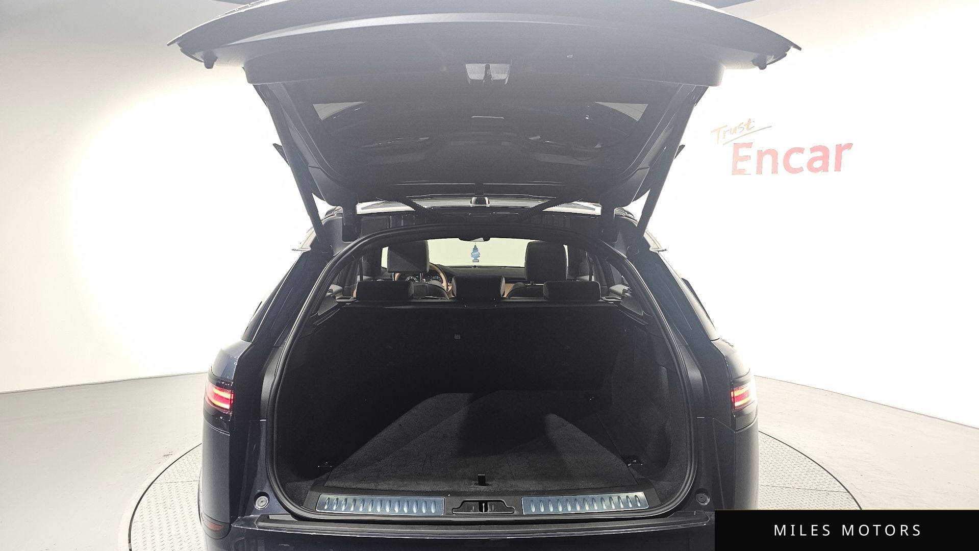 Land Rover 레인지로버 벨라 2025 — миниатюра 20