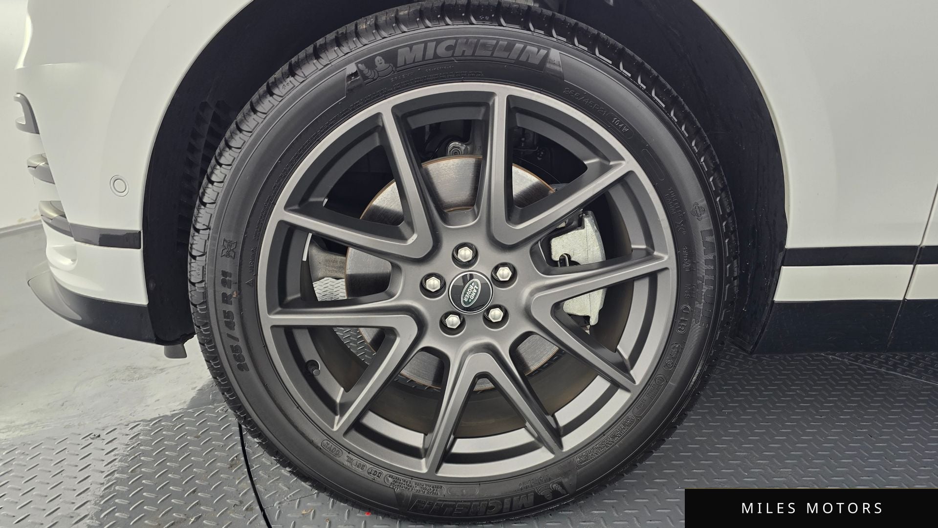Land Rover 레인지로버 벨라 2025 — миниатюра 4