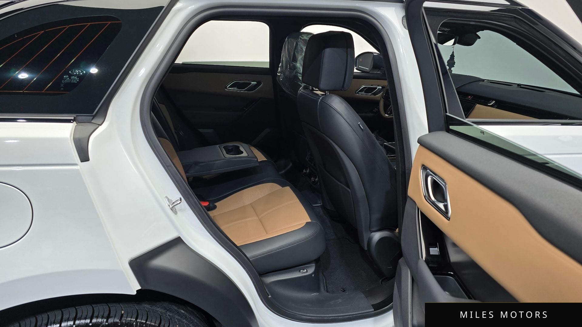 Land Rover 레인지로버 벨라 2025 — миниатюра 12