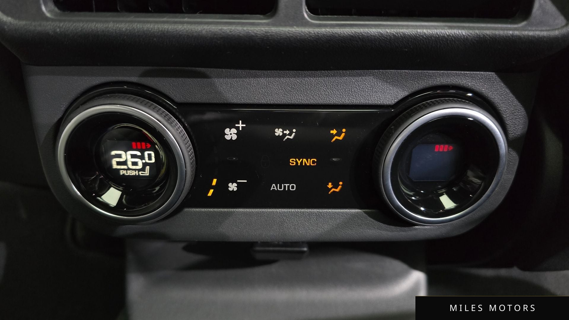 Land Rover 레인지로버 벨라 2025 — миниатюра 18