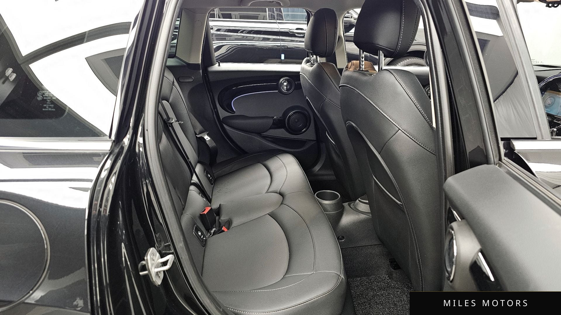 MINI Cooper 2023 — миниатюра 12