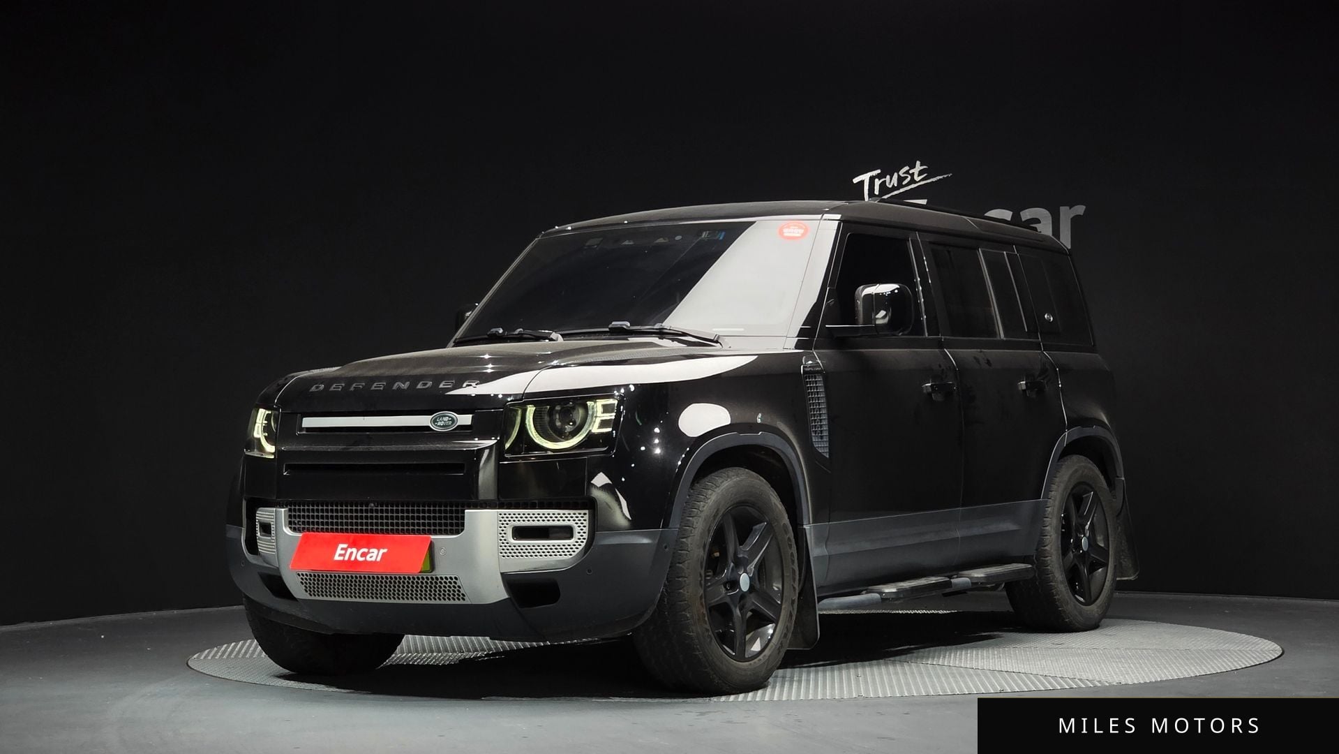 Land Rover Defender 2024 — фото 1 из 12