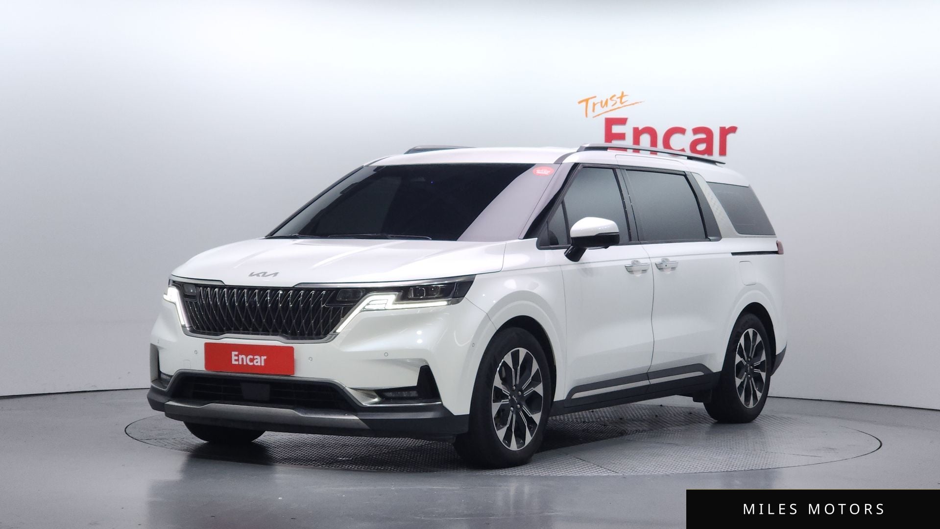 Kia Carnival 2023 — фото 1 из 12