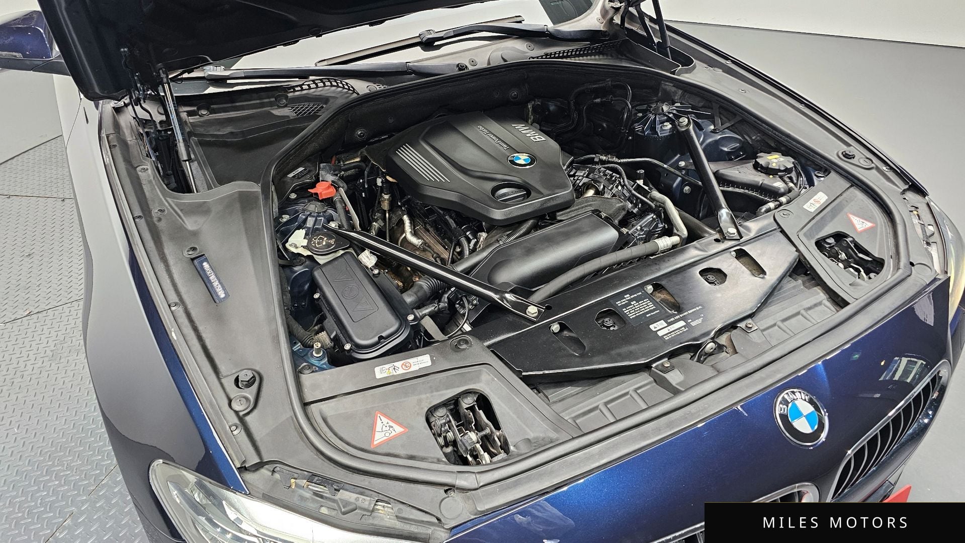 BMW 5 Series (F10) 2015 — миниатюра 5