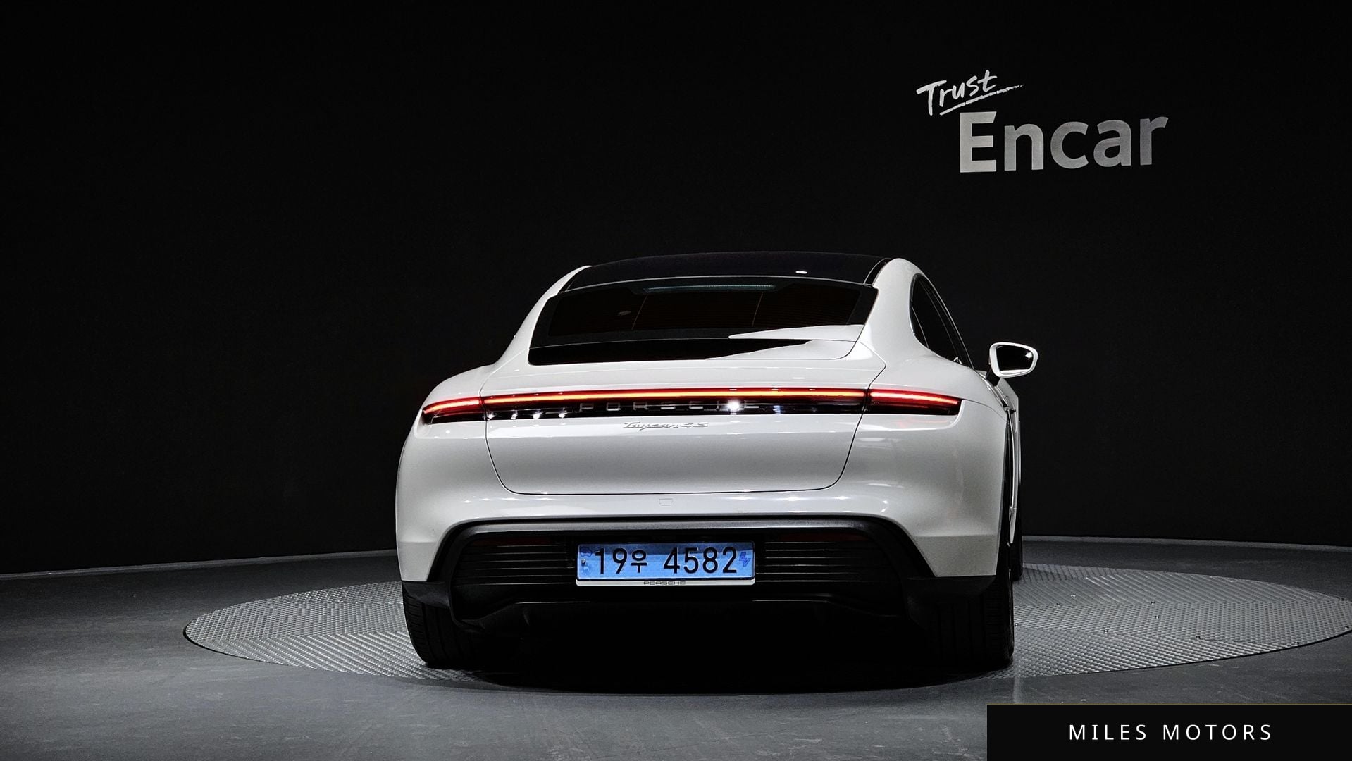 Porsche Taycan 2023 — миниатюра 4