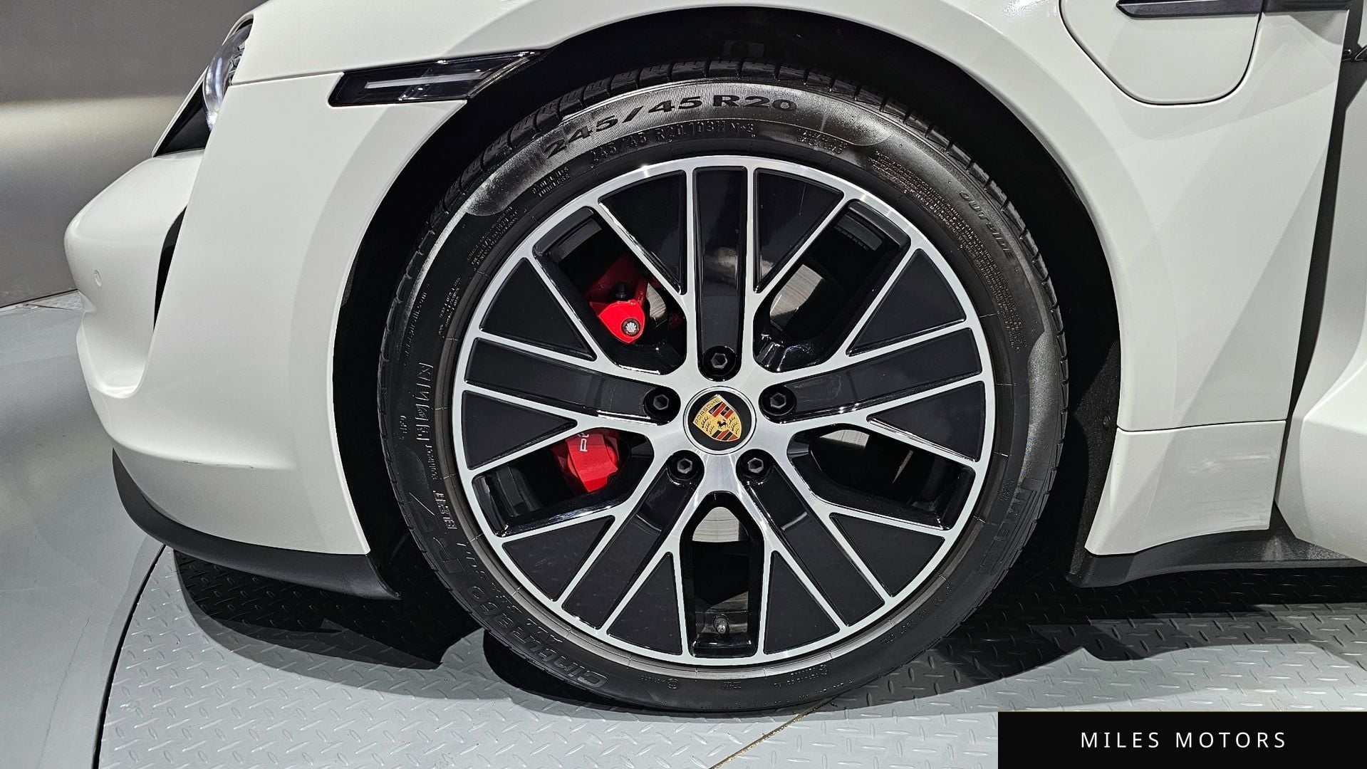 Porsche Taycan 2023 — миниатюра 5