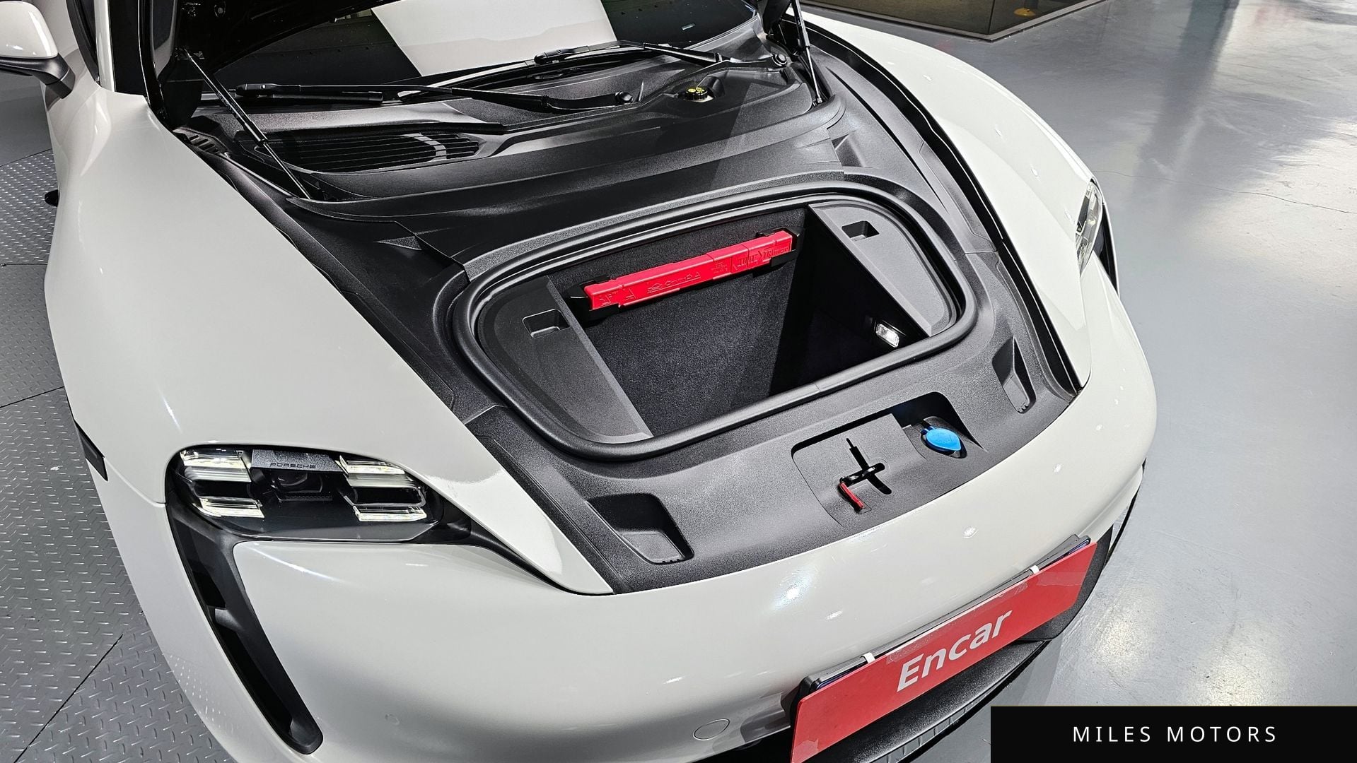 Porsche Taycan 2023 — миниатюра 6