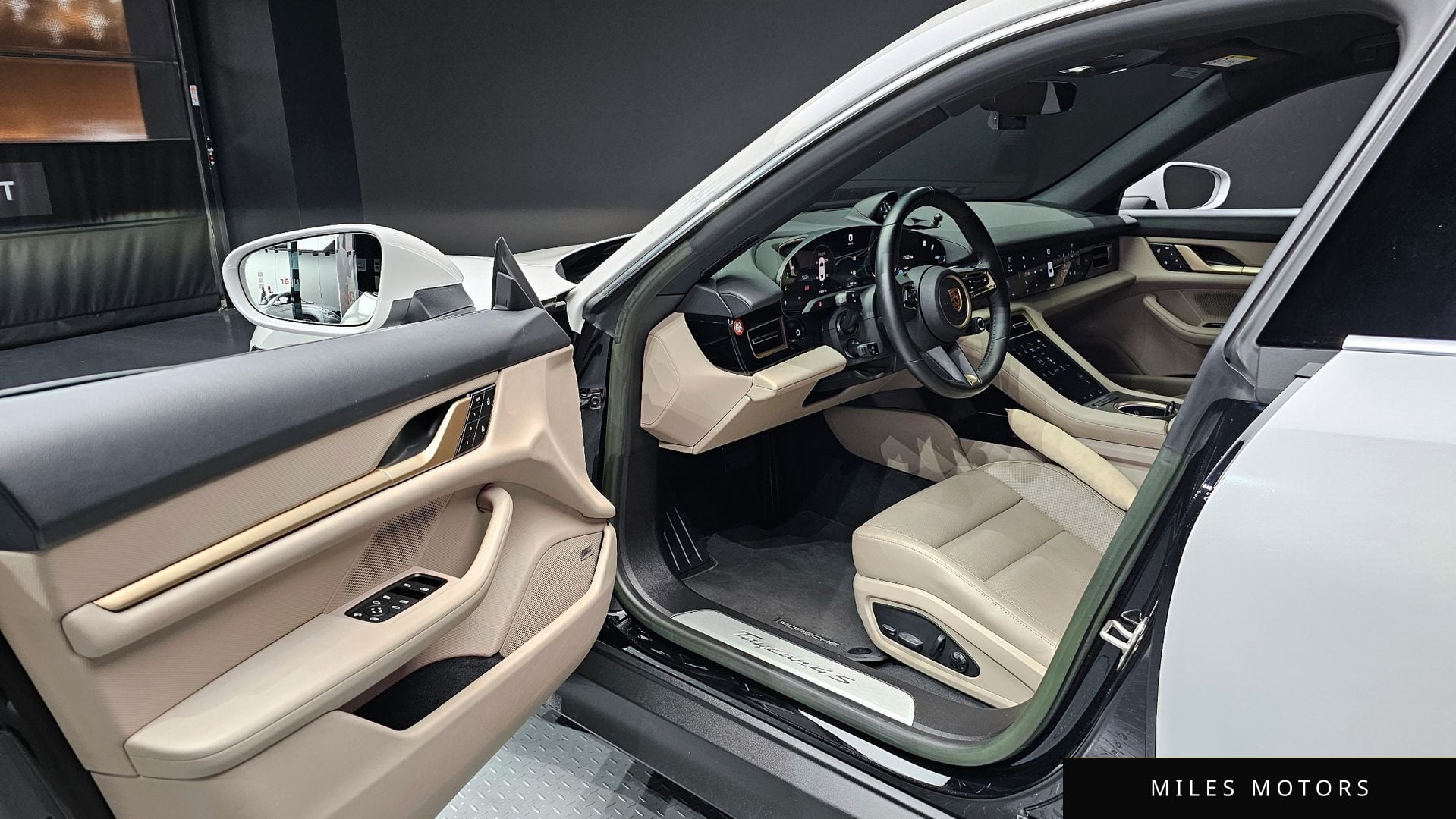 Porsche Taycan 2023 — миниатюра 11