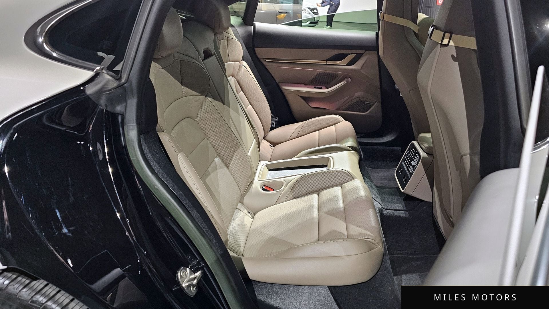 Porsche Taycan 2023 — миниатюра 12