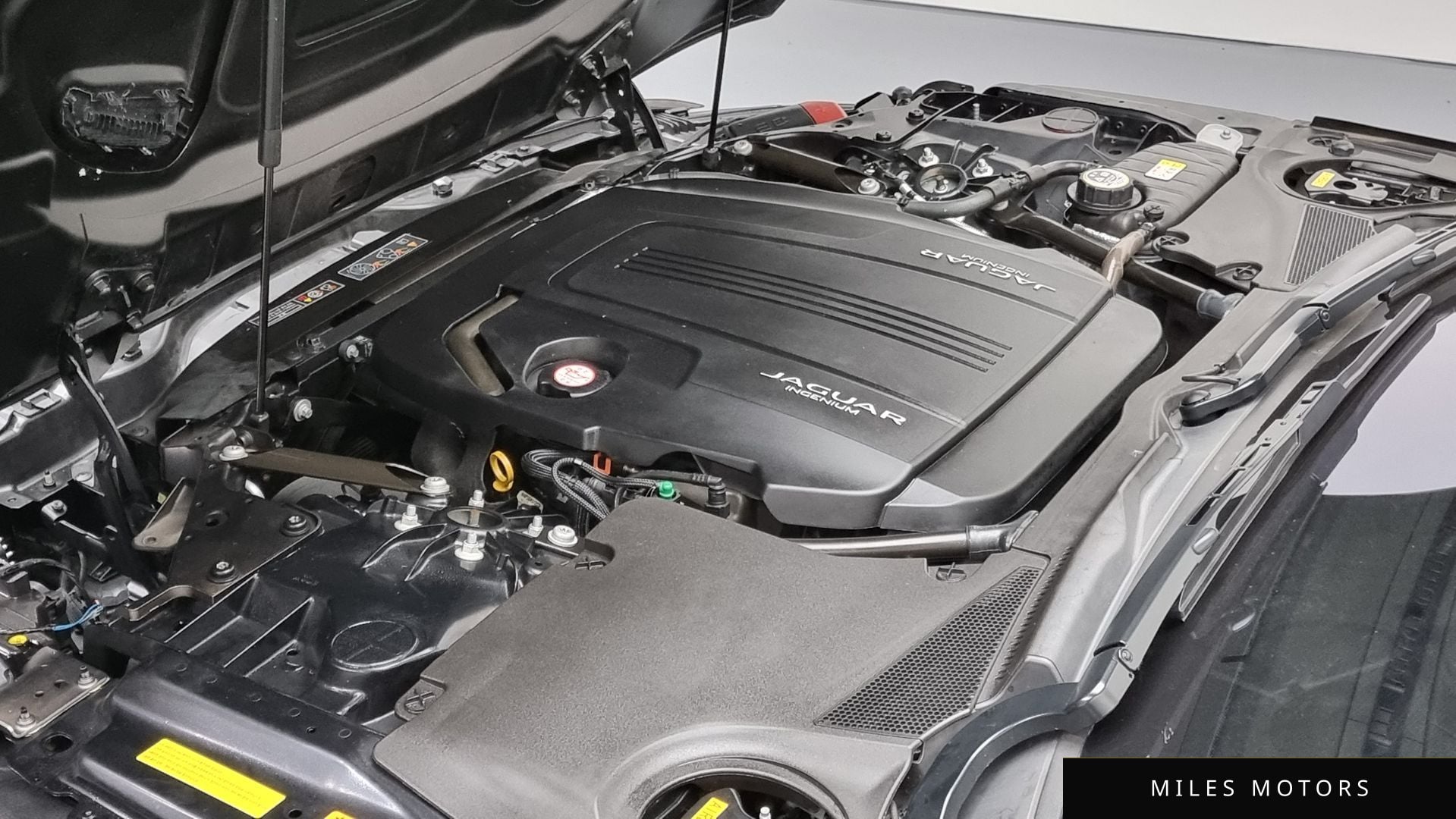 Jaguar F-TYPE 2023 — миниатюра 6