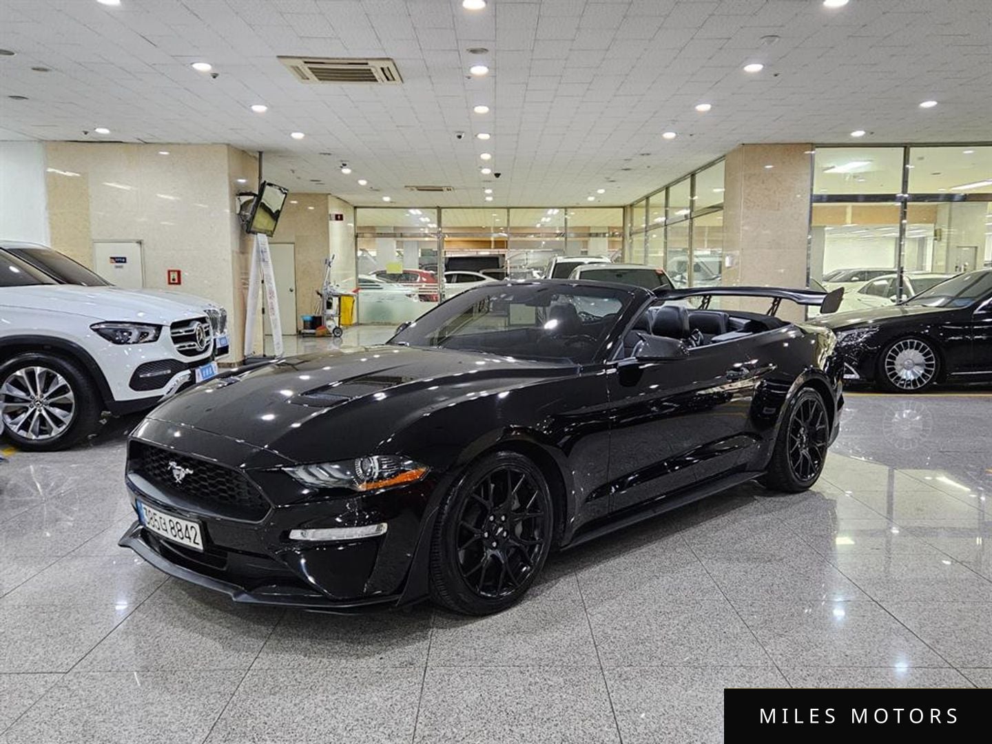Ford Mustang 2019 — фото 1 из 12