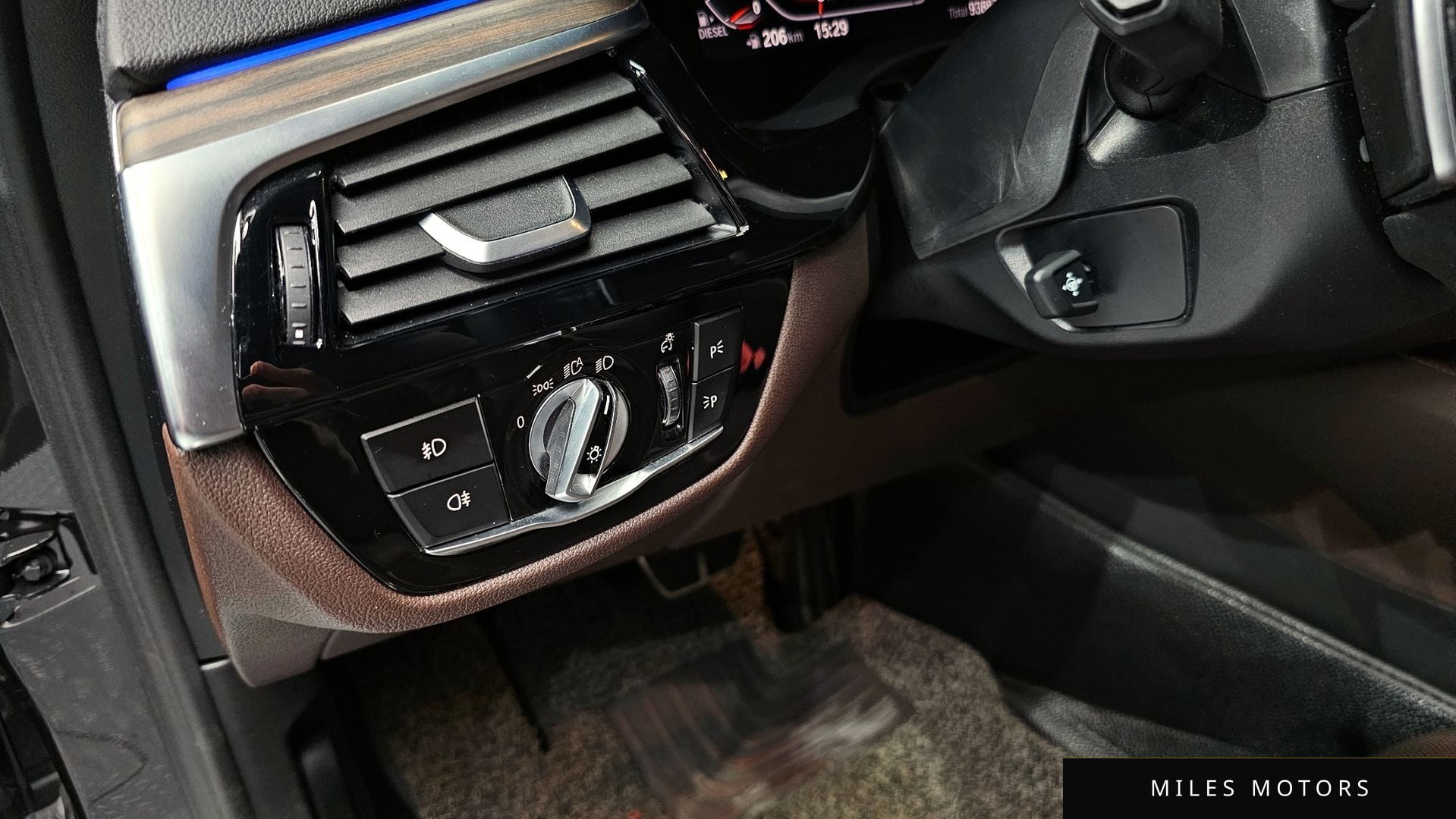 BMW 5 Series (G30) 2020 — миниатюра 16