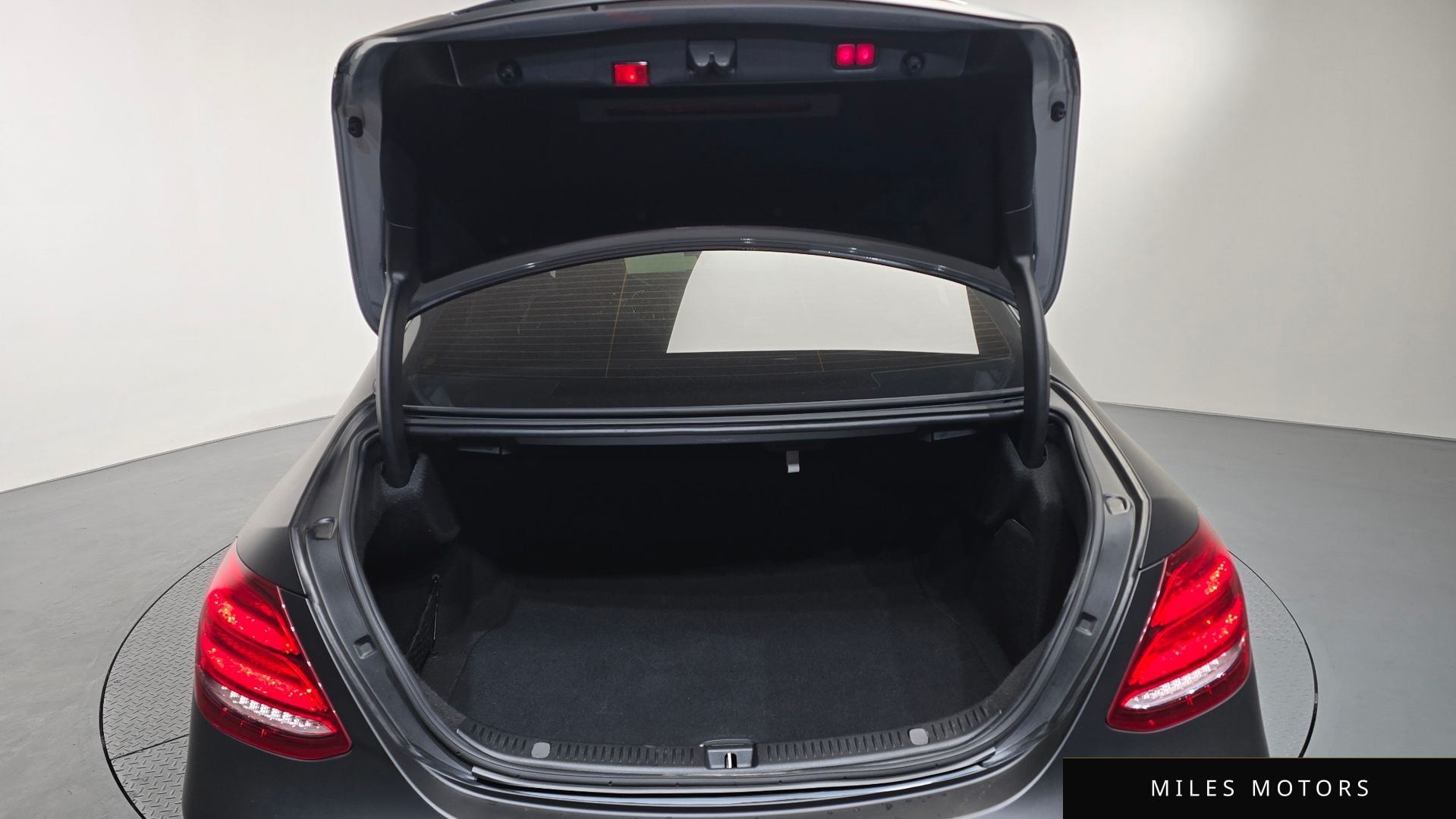Mercedes-Benz E-Class W213 2020 — миниатюра 20