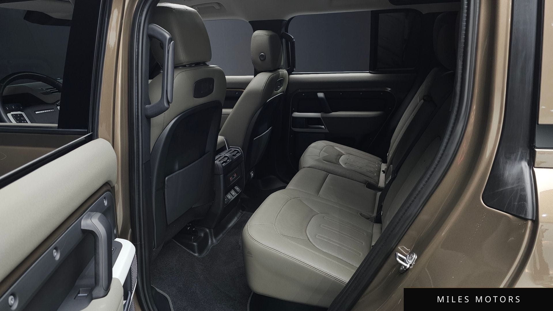 Land Rover Defender 2022 — миниатюра 12