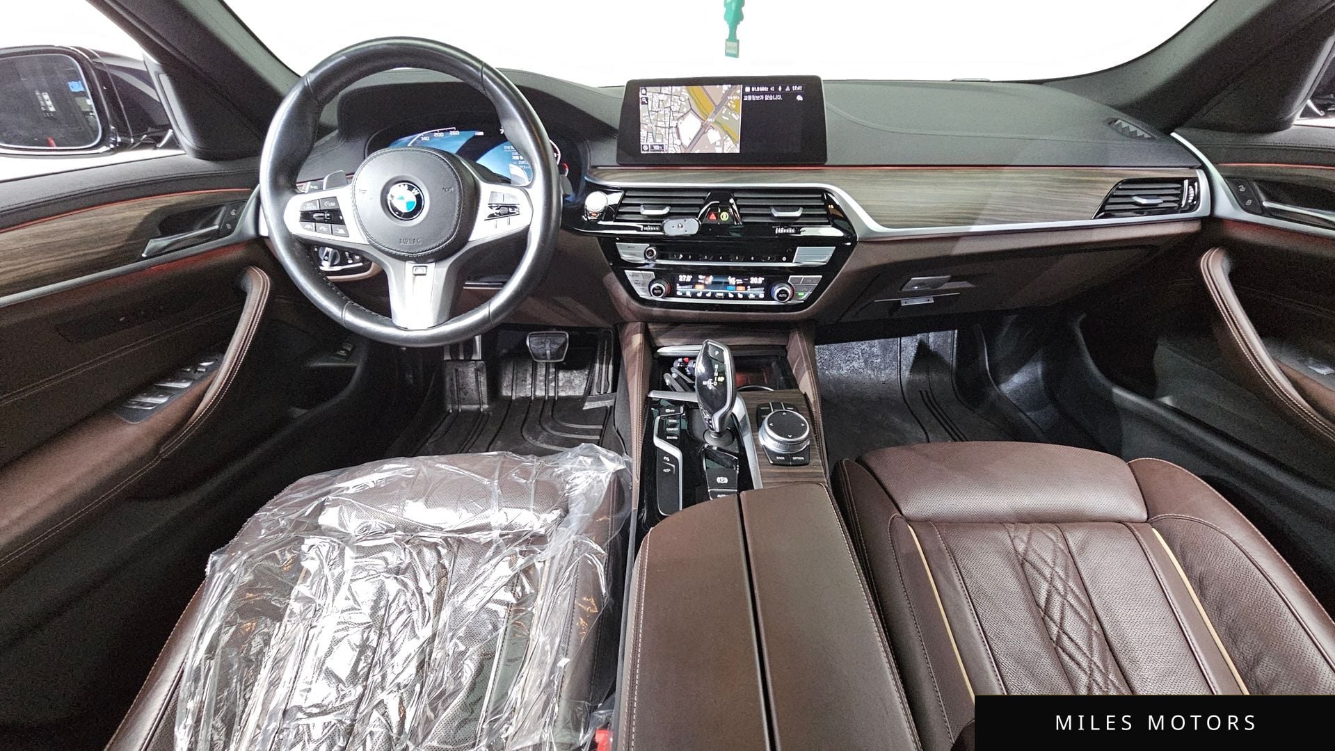 BMW 5 Series (G30) 2020 — миниатюра 7