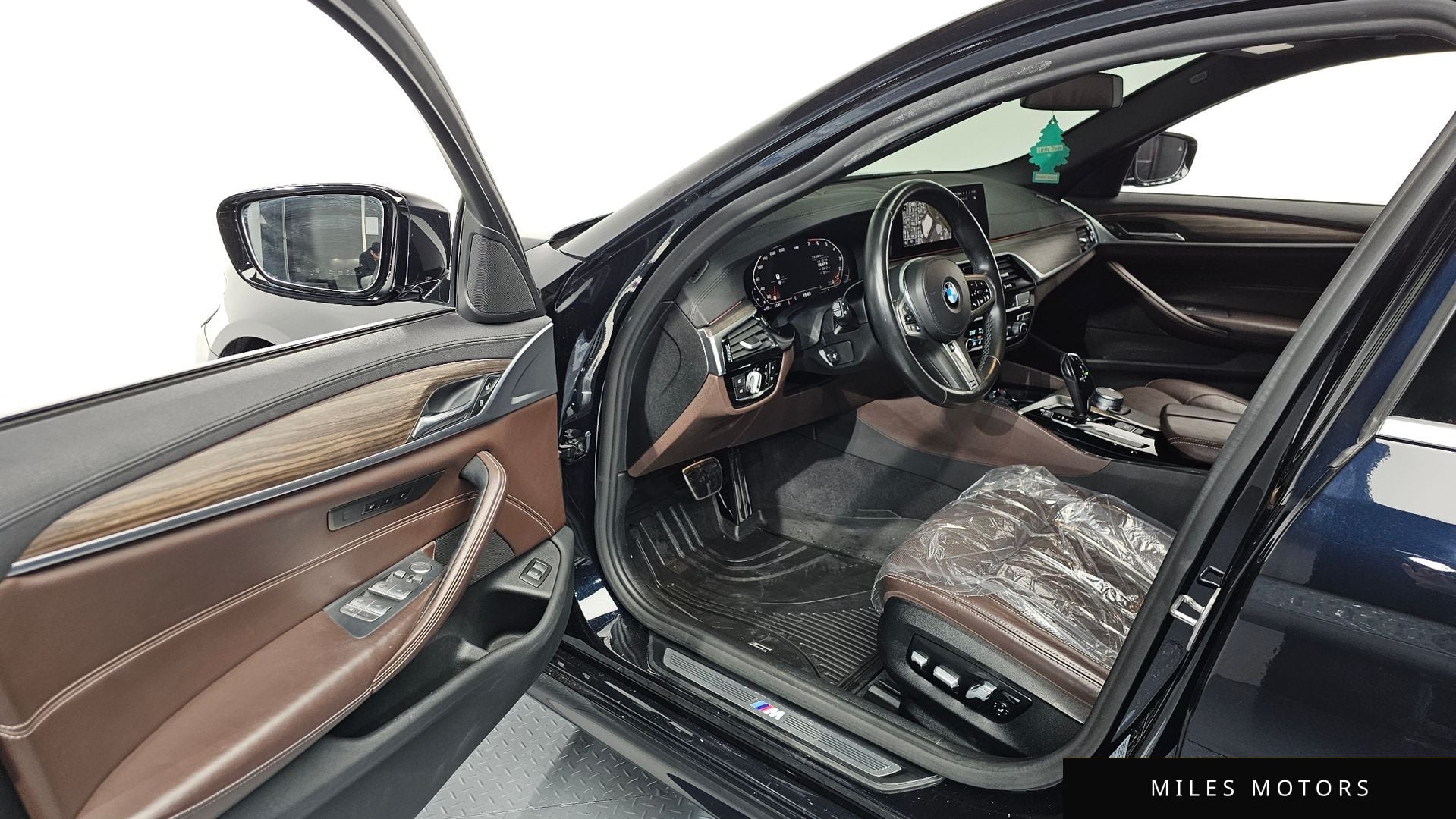 BMW 5 Series (G30) 2020 — миниатюра 10