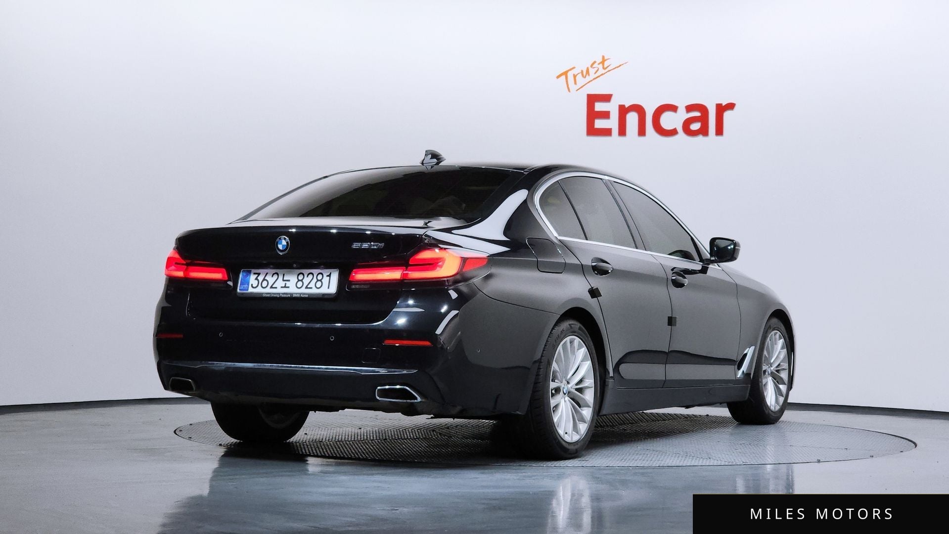 BMW 5 Series (G30) 2021 — миниатюра 2