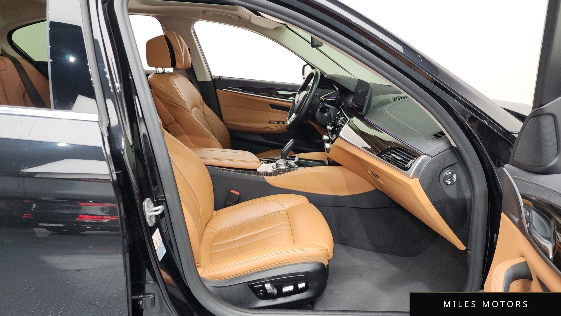 BMW 5 Series (G30) 2021 — миниатюра 11